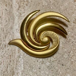 Vintage Tona Swirl Brooch